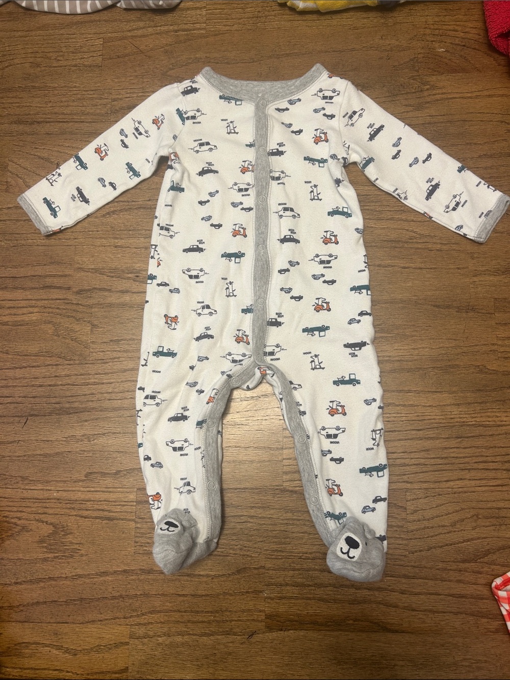 Carter’s Footie Pajamas with Car Print - White & Gray Size 9 Months